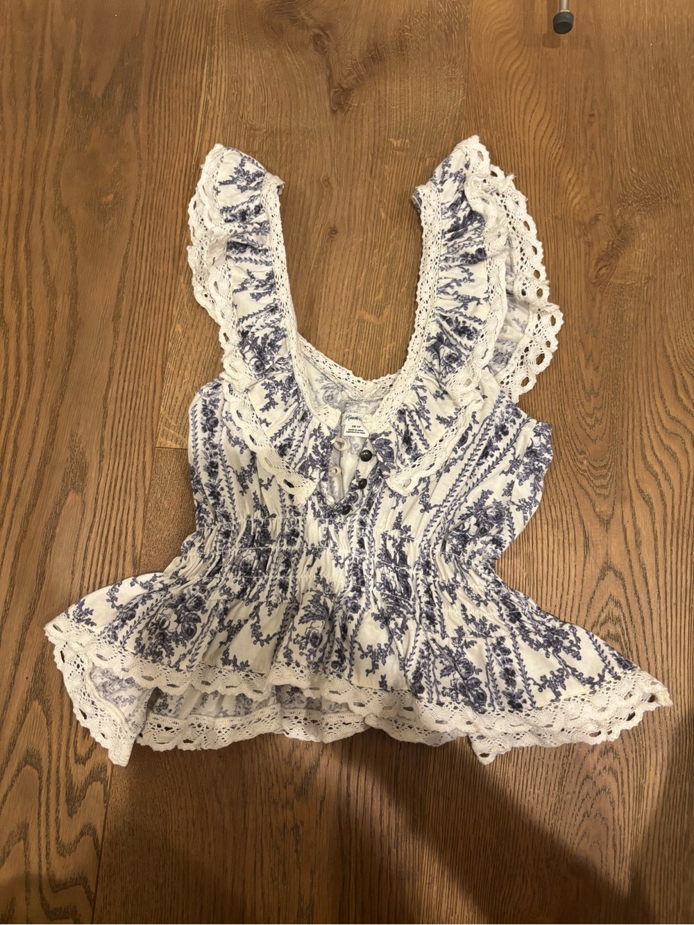 Kimchi Blue White and Blue Floral Lace-Trim Peplum Camisole